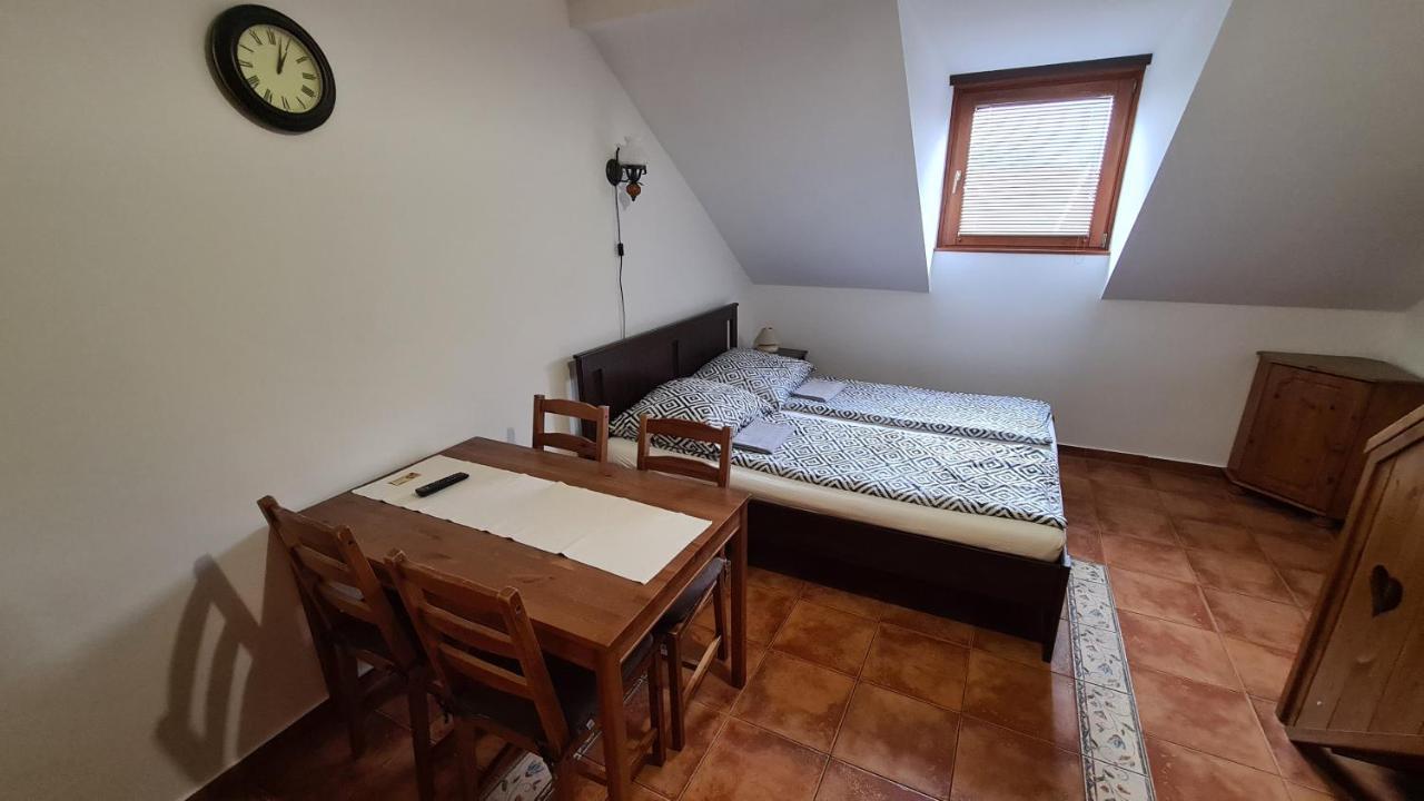 Gyulai Fuerdoe Apartman Екстер'єр фото