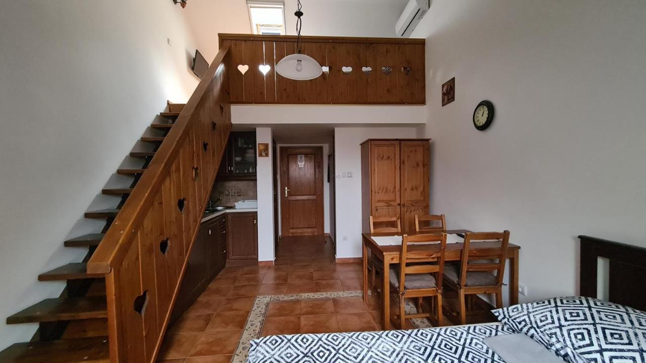 Gyulai Fuerdoe Apartman Екстер'єр фото