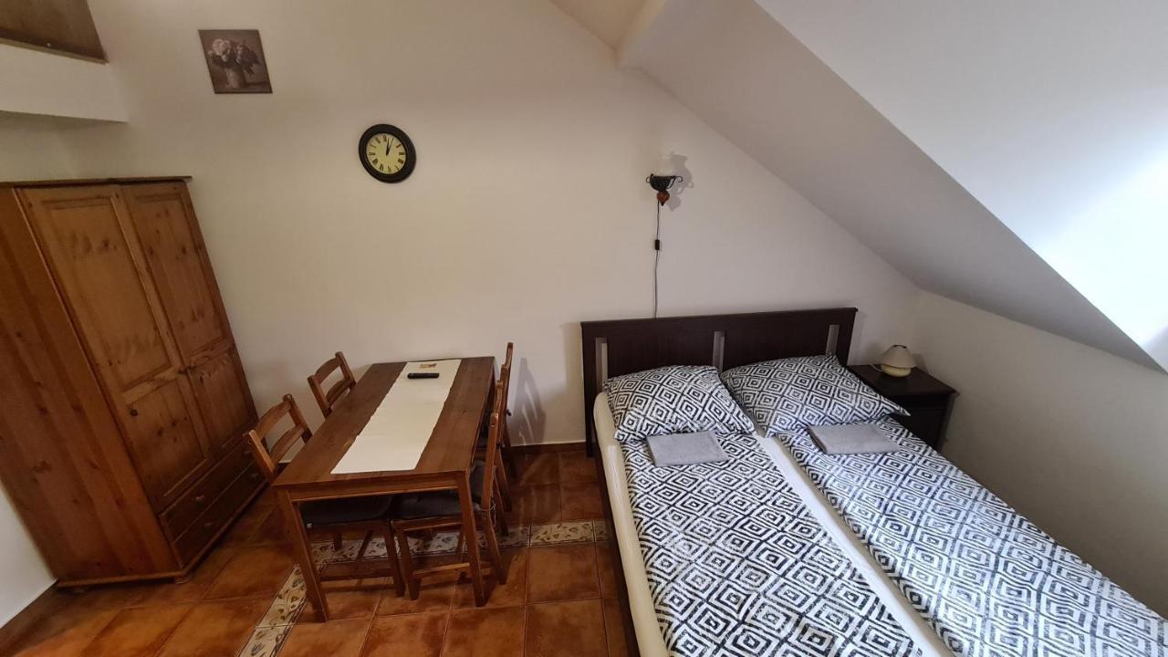 Gyulai Fuerdoe Apartman Екстер'єр фото