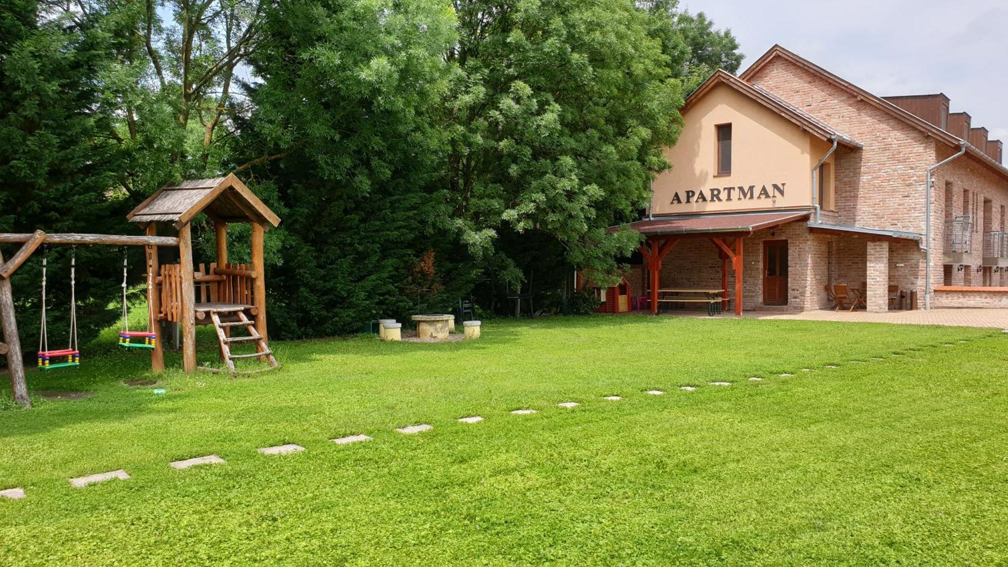 Gyulai Fuerdoe Apartman Екстер'єр фото