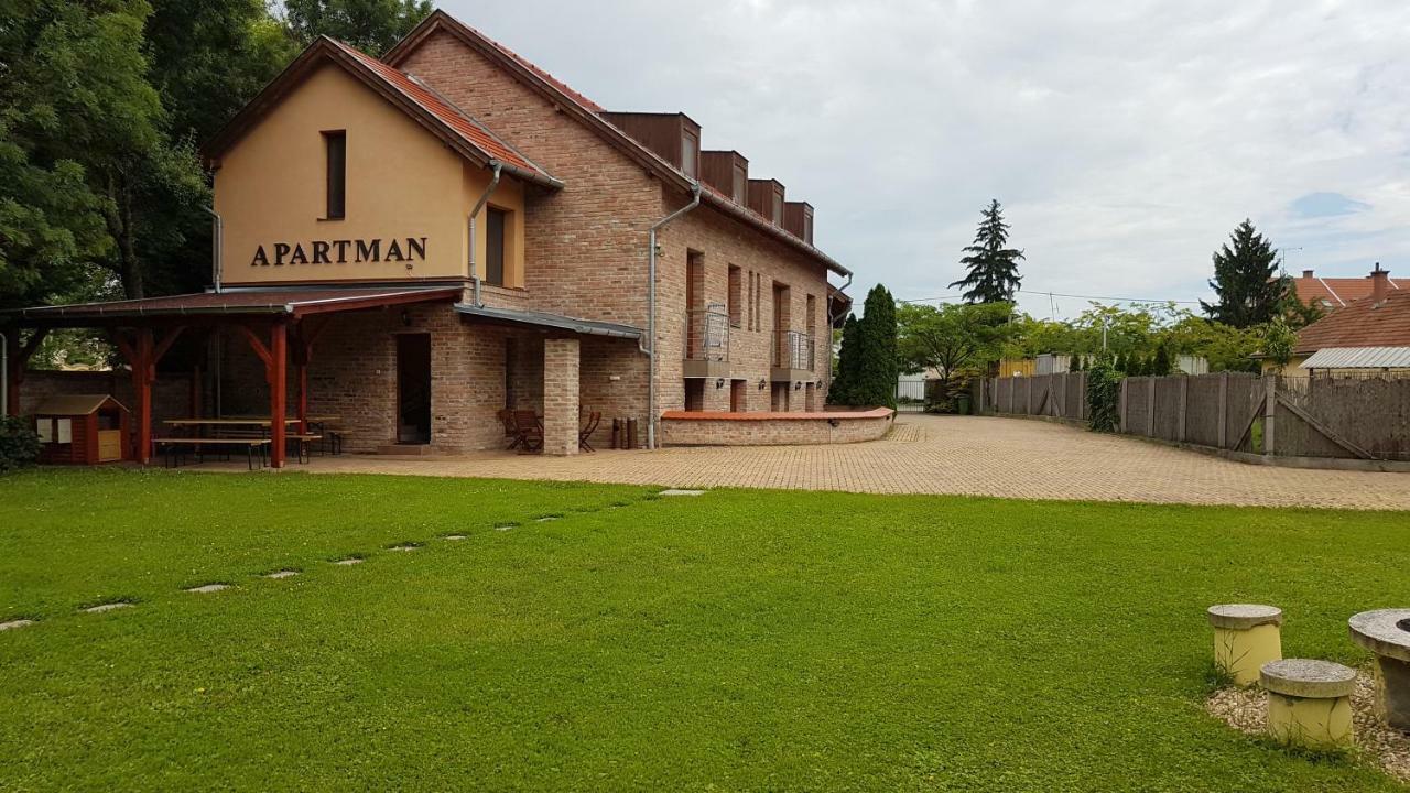 Gyulai Fuerdoe Apartman Екстер'єр фото