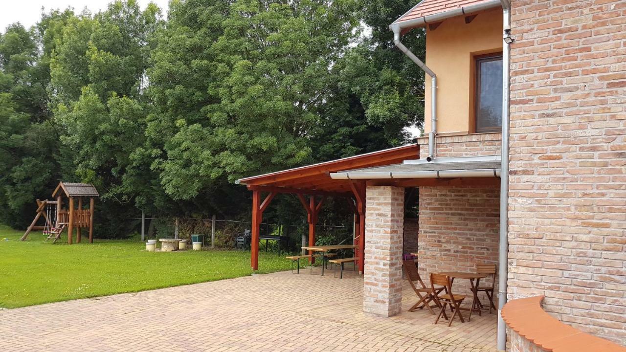 Gyulai Fuerdoe Apartman Екстер'єр фото